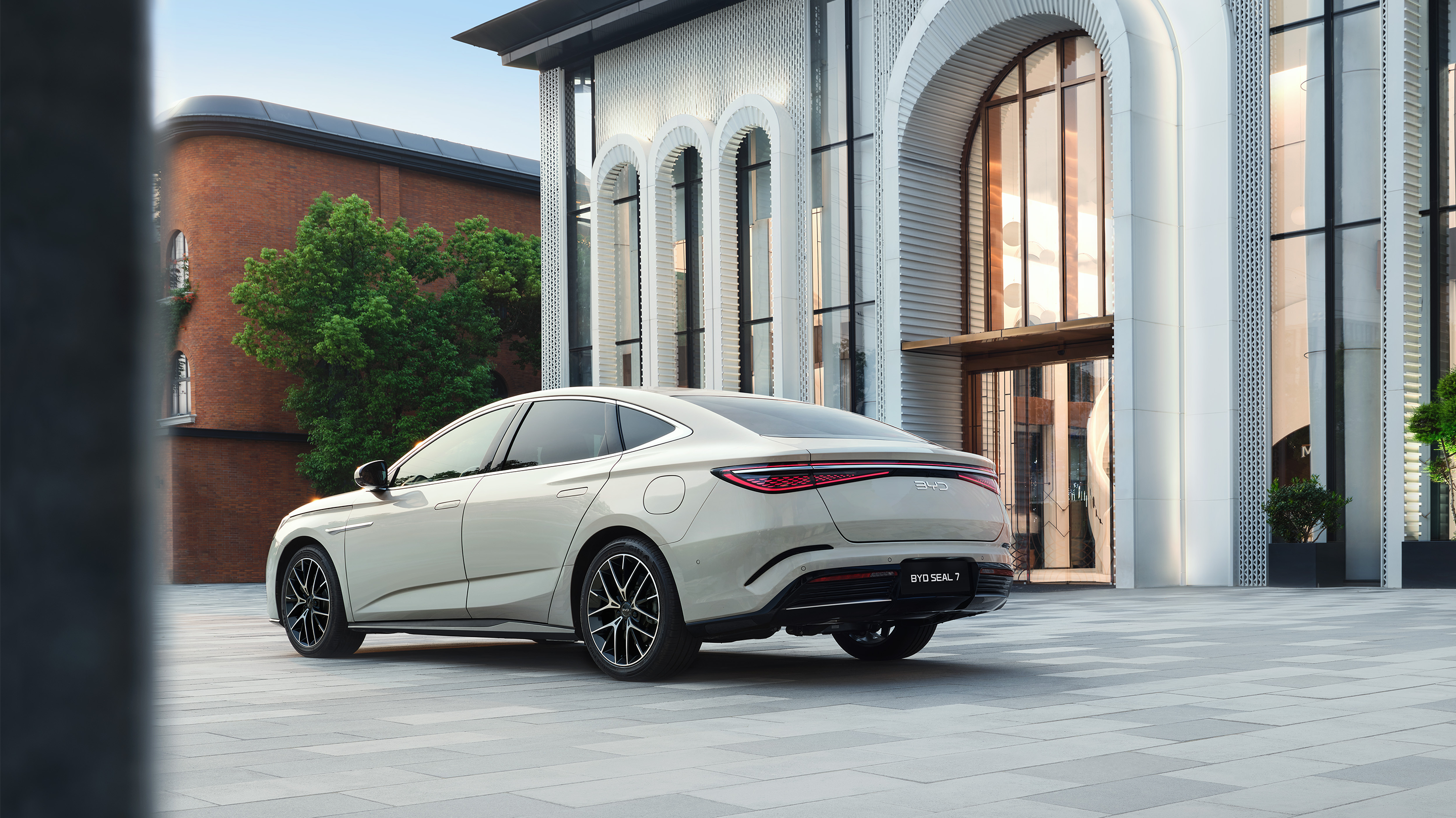 尊龙凯时 SEAL 7 DM-i