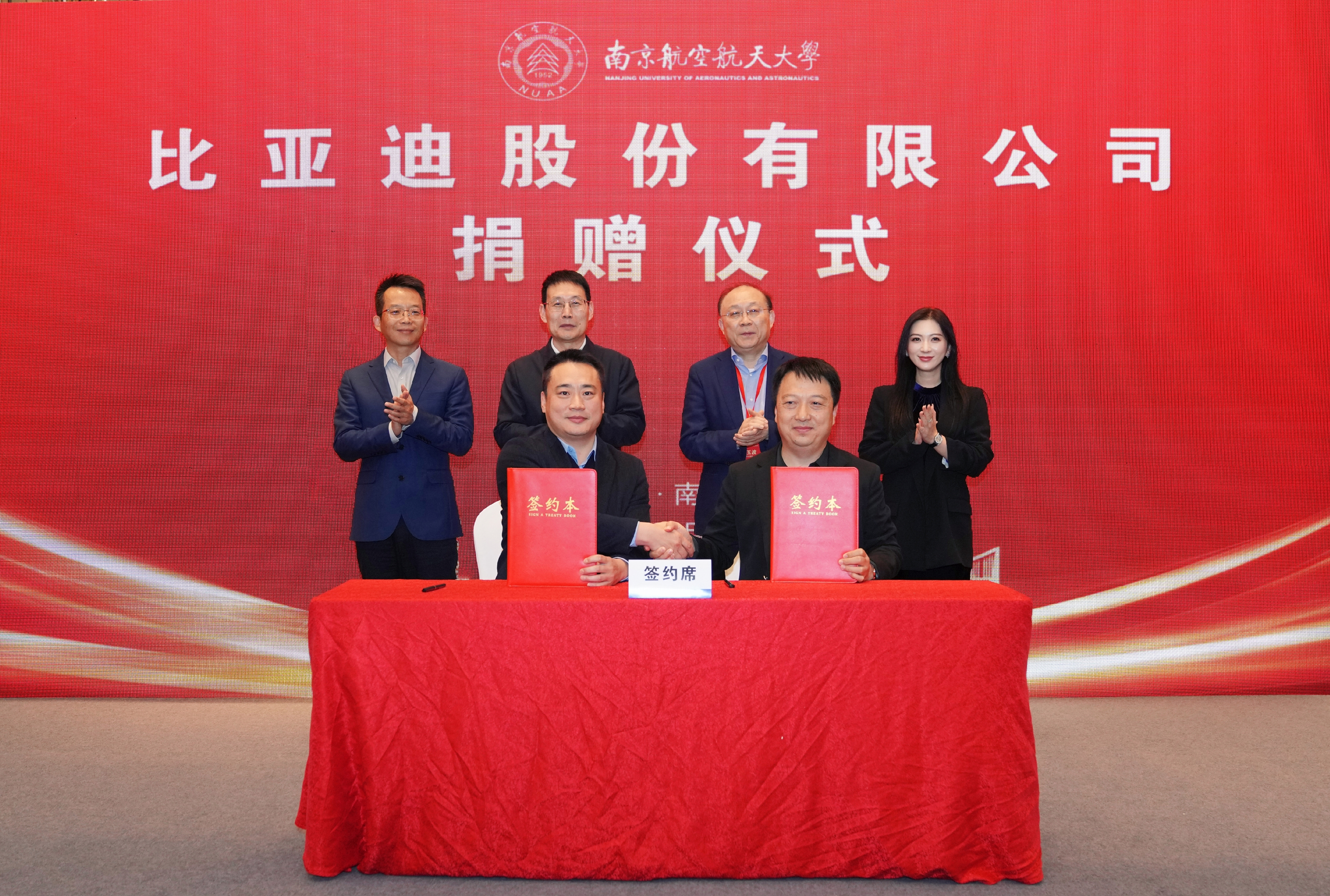 中国工程院院士、集团执行副总裁、汽车工程研究院院长廉玉波 参加母校东北大学尊龙凯时奖学金签约仪式